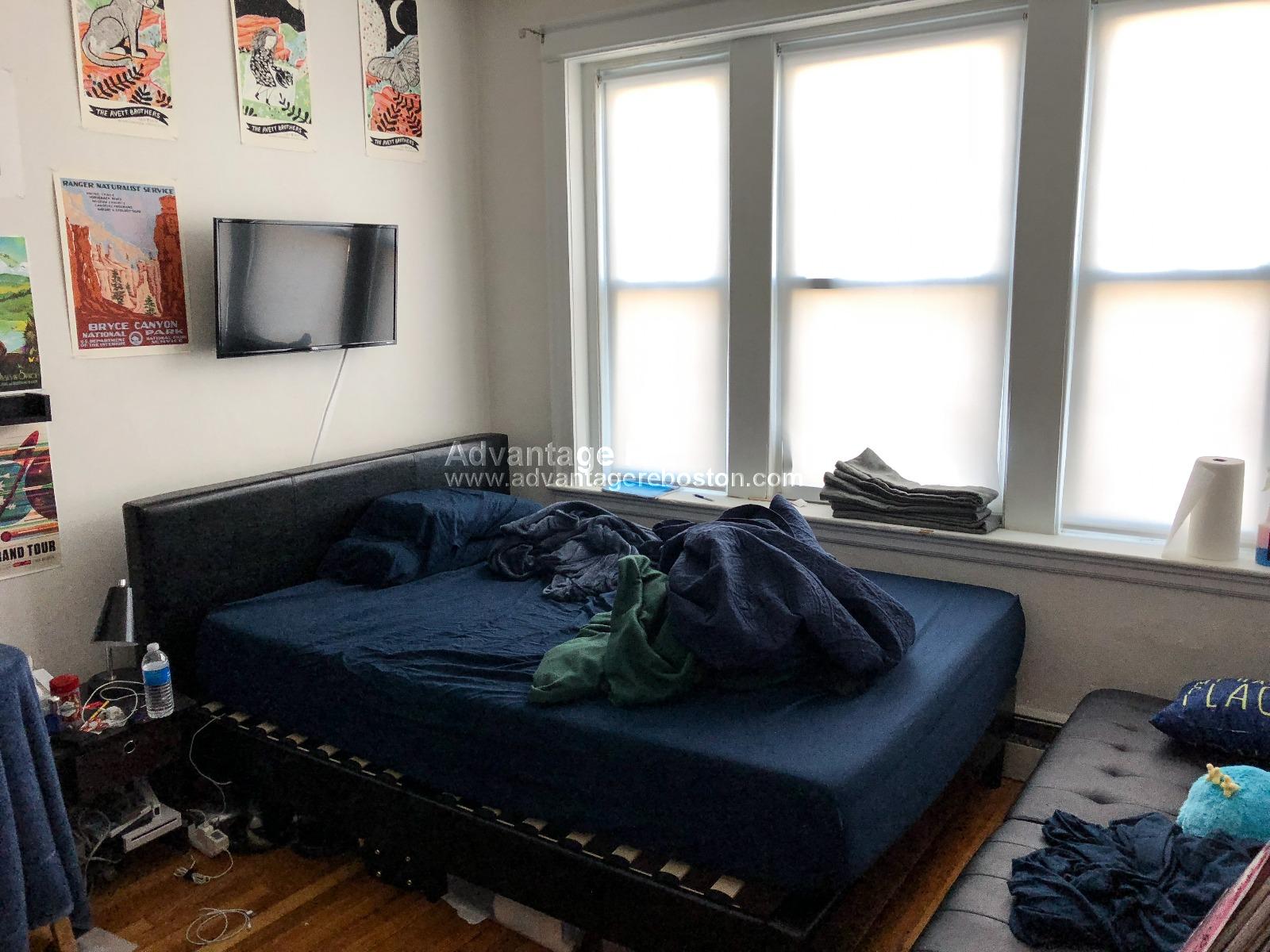 4 bed, 1.5 bath apartment for rent at 1657 Commonwealth Ave Unit 20, Brighton — photo 5 of 15