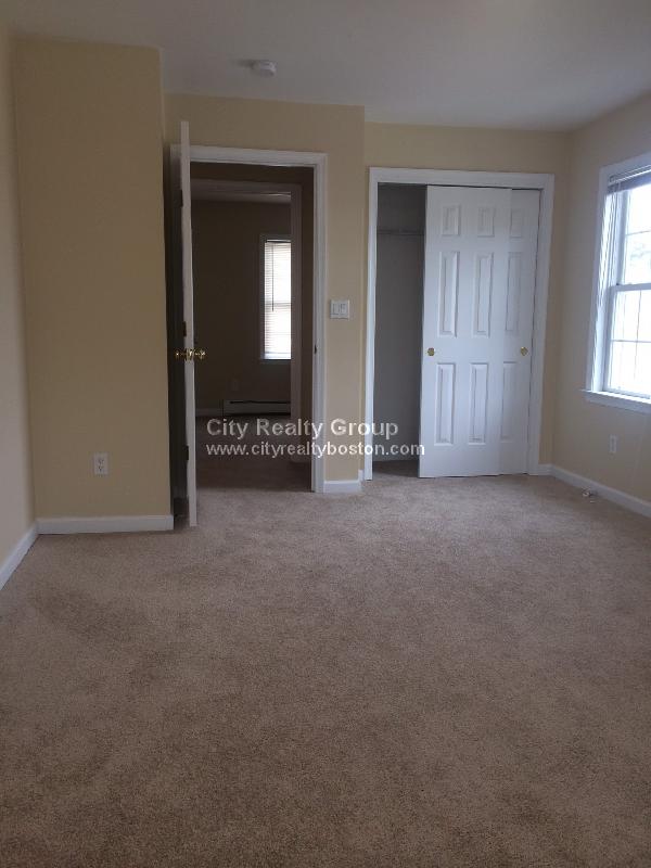 5 bed, 2 bath apartment for rent at 2591 Washington St Unit -, Roxbury — photo 6 of 11