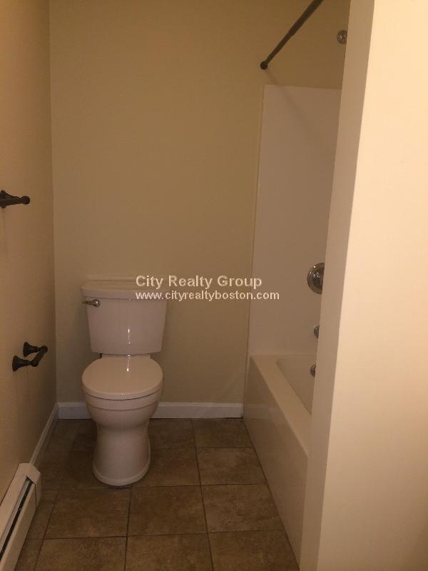 5 bed, 2 bath apartment for rent at 2591 Washington St Unit -, Roxbury — photo 8 of 11