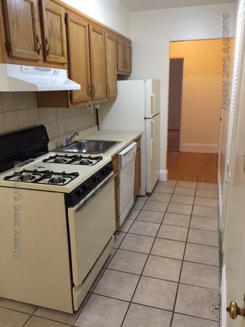 2 bed, 1 bath apartment for rent at 1359 Commonwealth Ave Unit 2, Brighton — photo 6 of 7