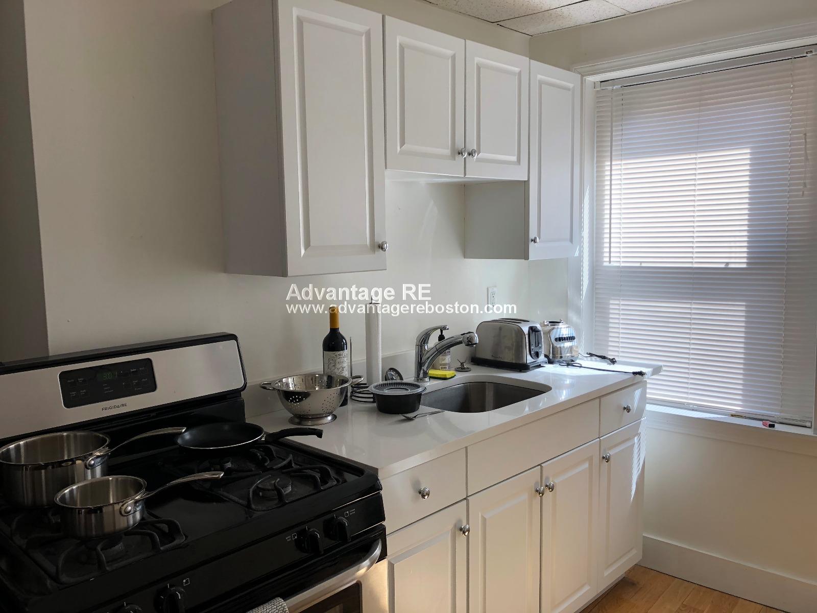 1 bed, 1 bath apartment for rent at 10 Wiget St Unit 8, North End — photo 8 of 19