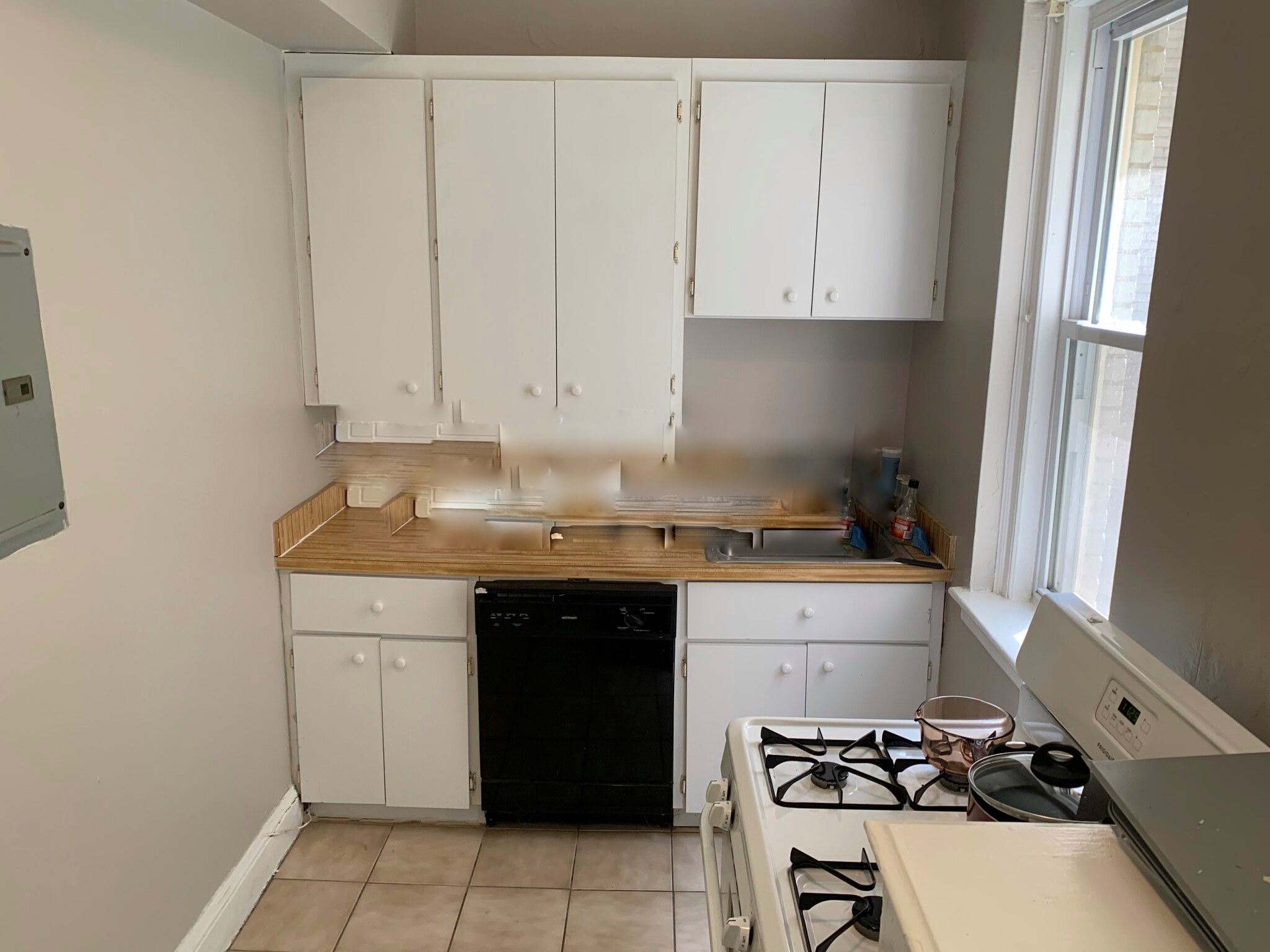 Studio bed, 1 bath apartment for rent at 27 Lanark Rd Unit 1, Brighton — photo 2 of 7