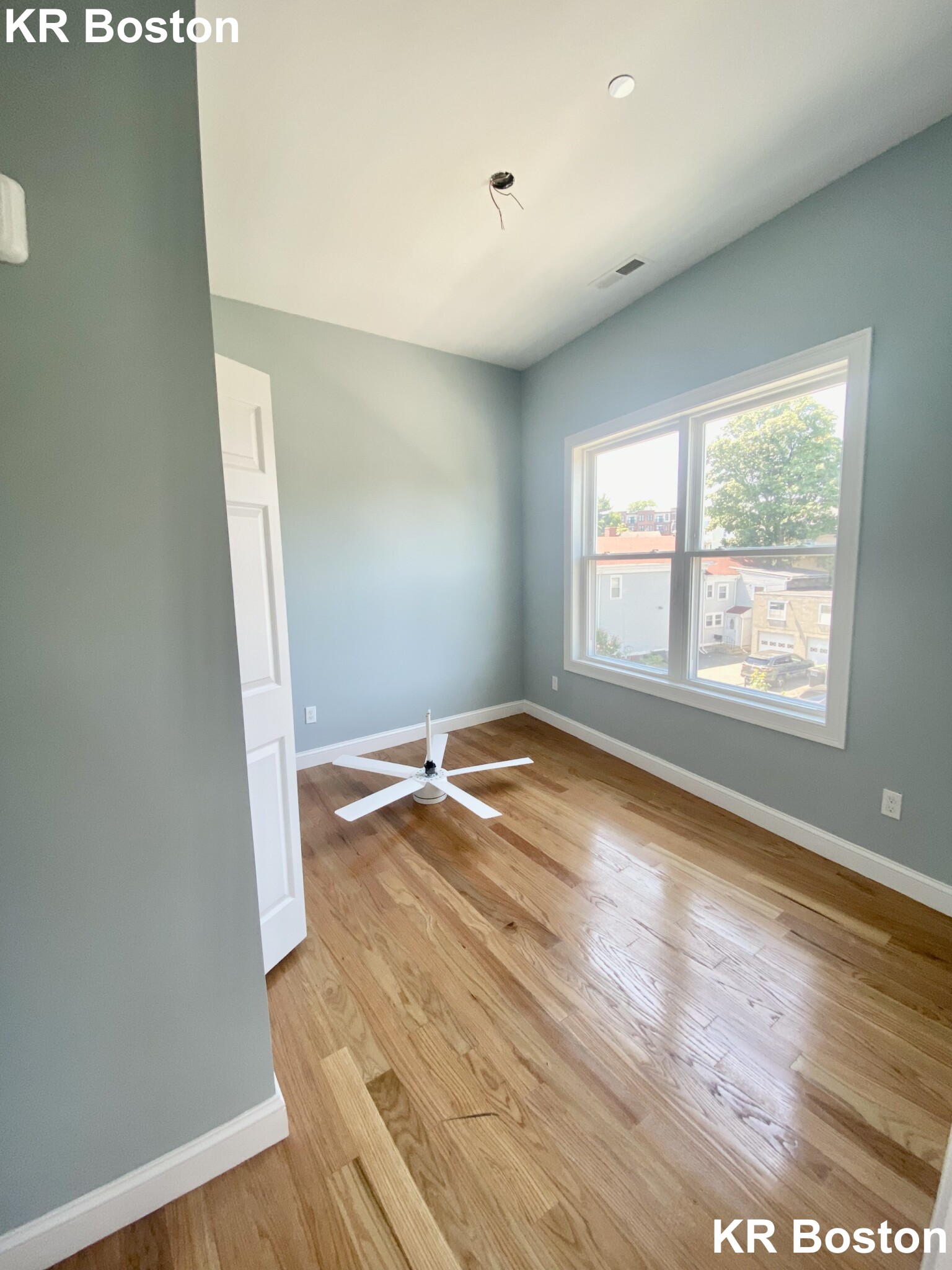 4 bed, 2 bath apartment for rent at 127 Cross St Unit 3L, Prospect Hill — photo 1 of 8
