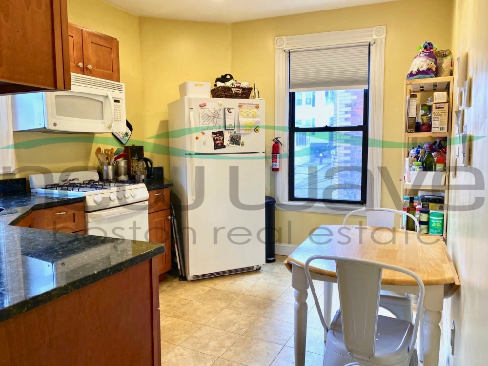 3 bed, 1 bath apartment for rent at 826 Huntington Ave Unit 3, Mission Hill — photo 4 of 10