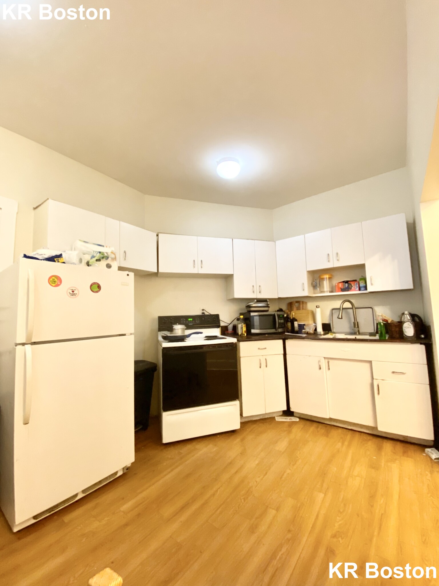 2 split bed, 1 bath apartment for rent at 1588 Beacon St Unit 12, Chestnut Hill — photo 3 of 6