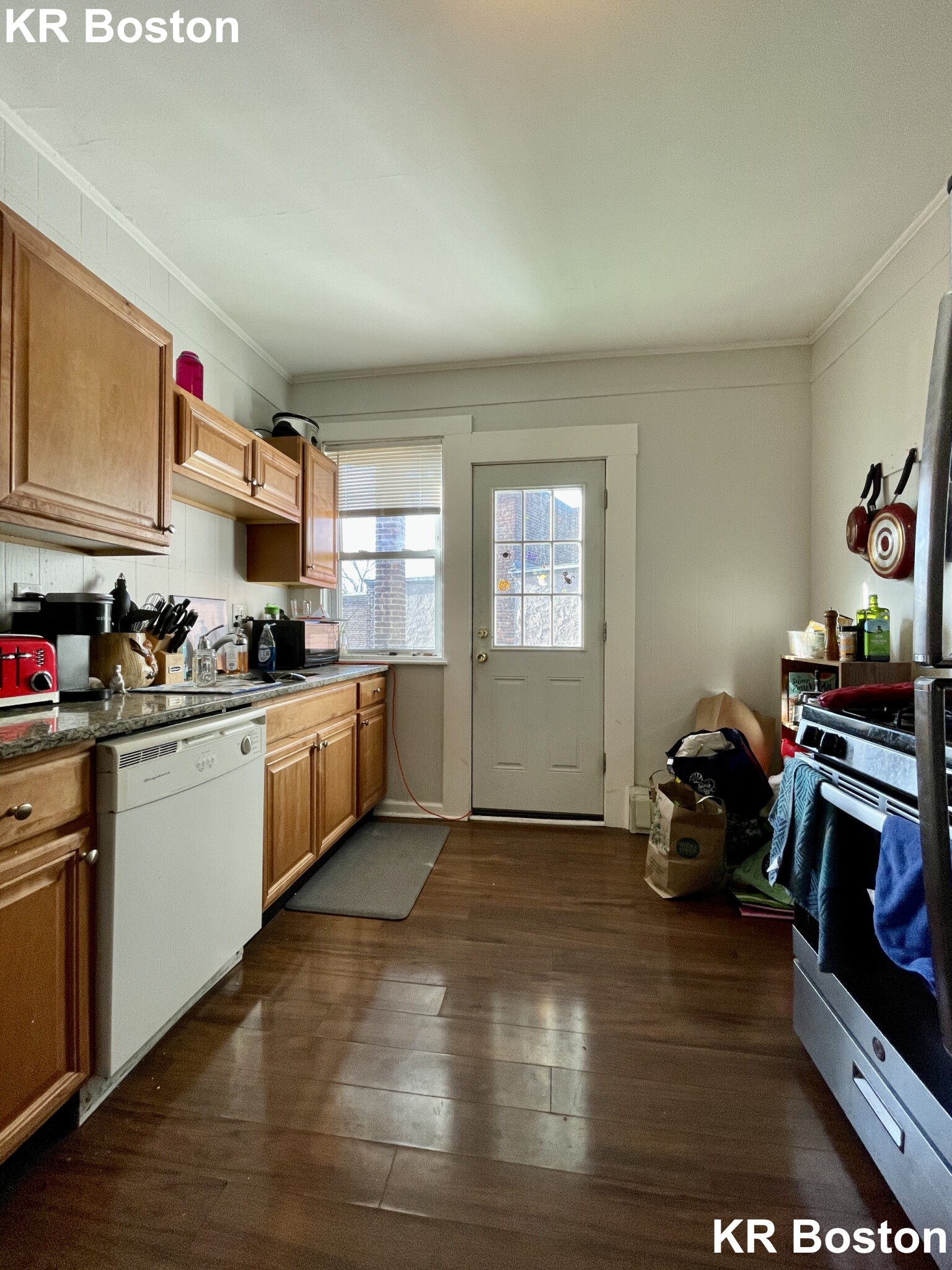 4 bed, 1 bath apartment for rent at 11 Quint Ave Unit 5, Allston — photo 3 of 4
