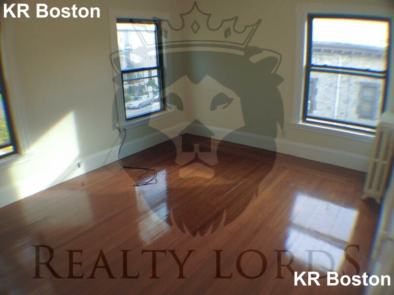 6 bed, 2.5 bath apartment for rent at 32 Quint Ave Unit 1, Allston — photo 5 of 8