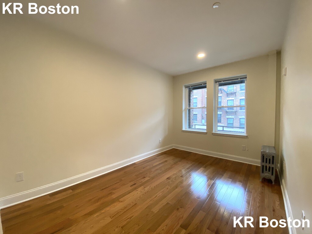 1 bed, 1 bath apartment for rent at 110 Sutherland Rd Unit C, Brighton — photo 5 of 15