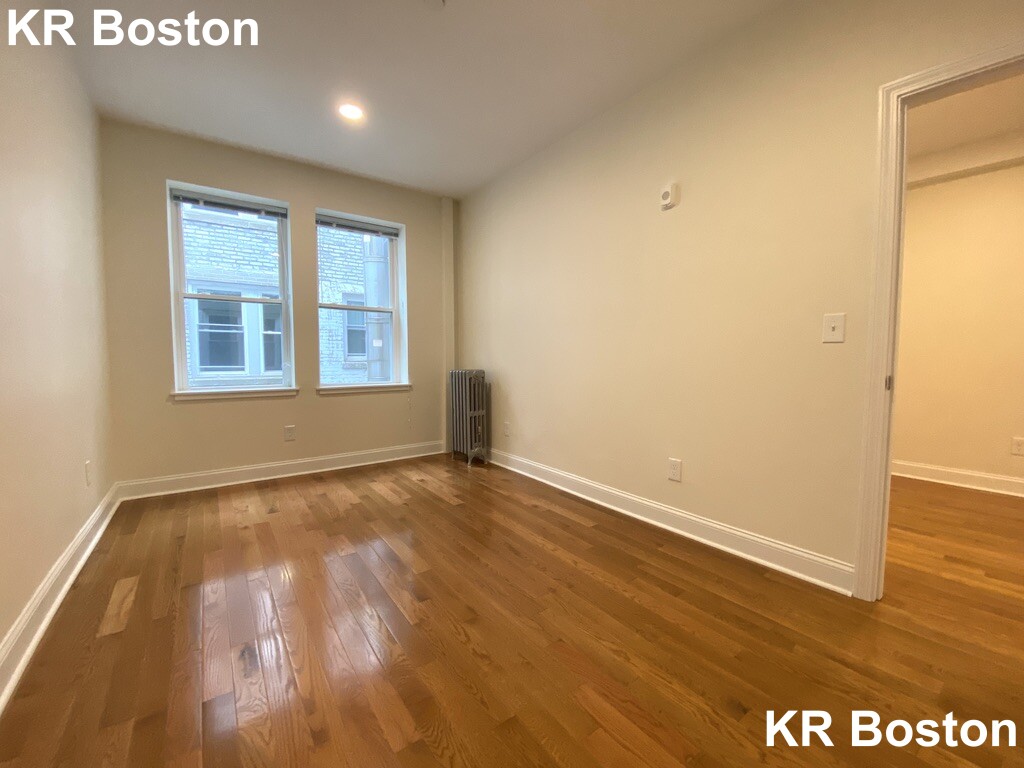 2 bed, 1 bath apartment for rent at 110 Sutherland Rd Unit 0, Brighton — photo 5 of 16