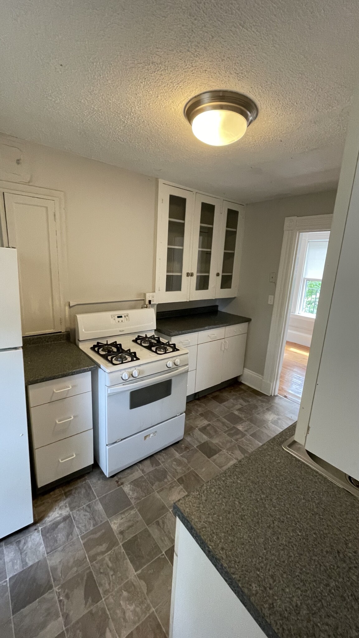 1.5 bed, 1 bath apartment for rent at 196 Fairmount Ave Unit 6, Hyde Park — photo 12 of 16