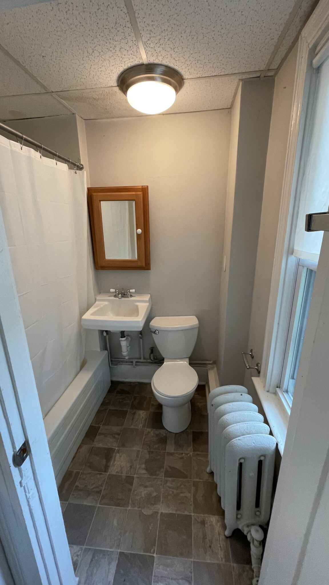 1.5 bed, 1 bath apartment for rent at 196 Fairmount Ave Unit 6, Hyde Park — photo 11 of 16