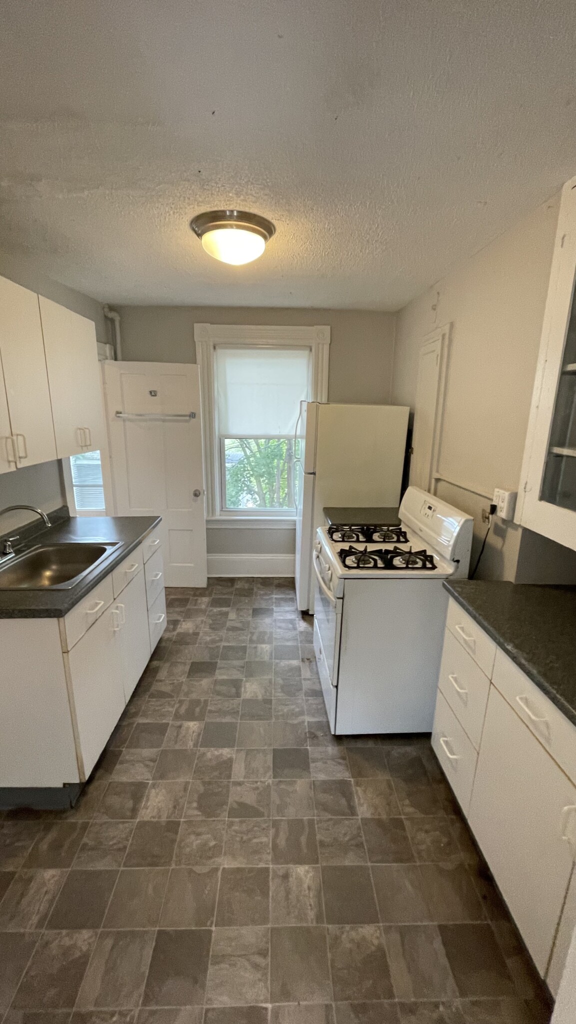 1.5 bed, 1 bath apartment for rent at 196 Fairmount Ave Unit 6, Hyde Park — photo 7 of 16