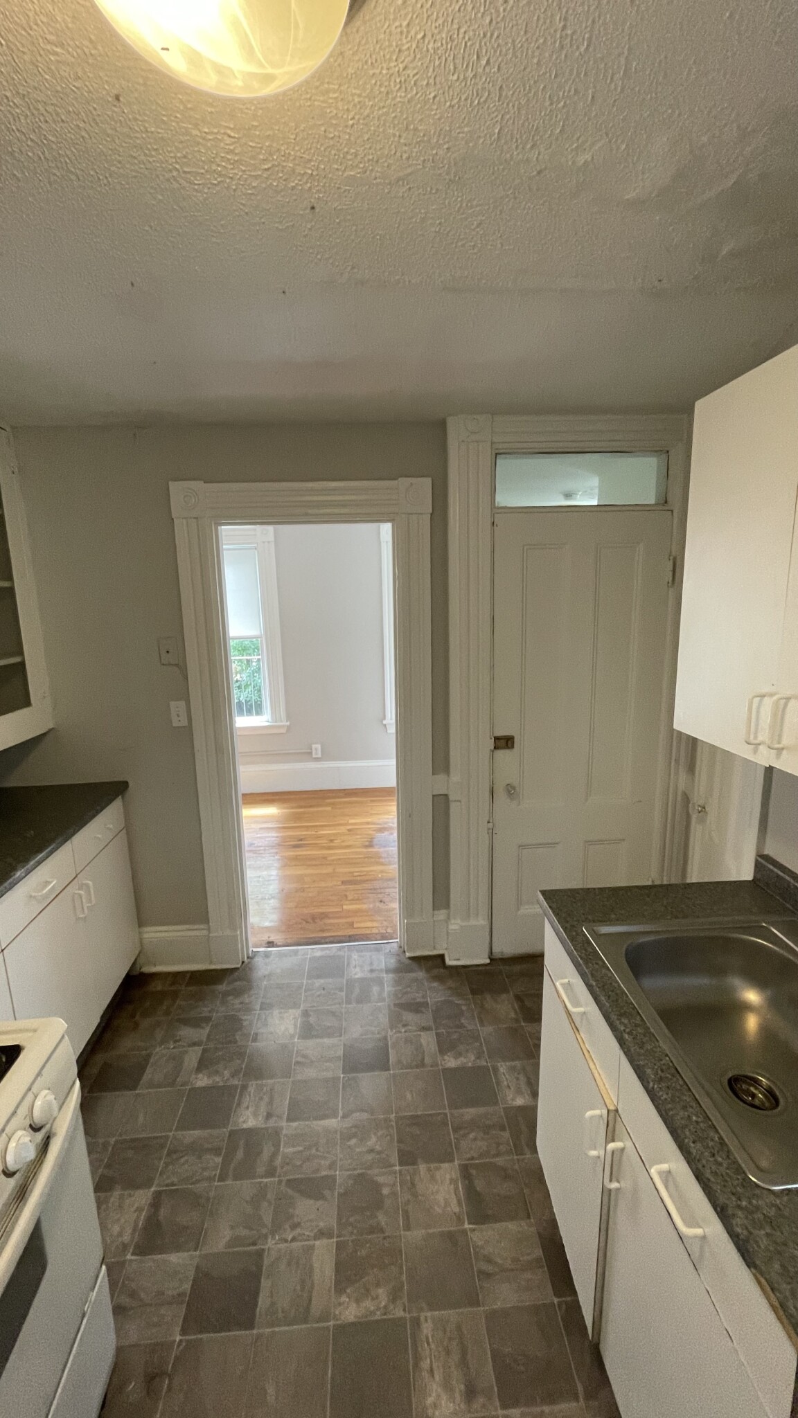 1.5 bed, 1 bath apartment for rent at 196 Fairmount Ave Unit 6, Hyde Park — photo 5 of 16