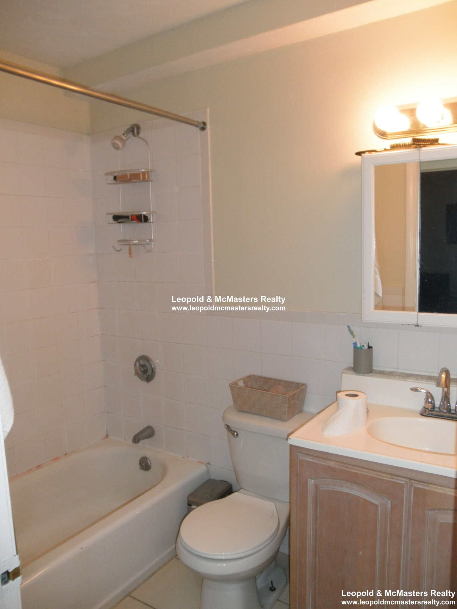 3 bed, 2 bath apartment for rent at 19 Braemore Rd Unit 1U, Brighton — photo 10 of 17