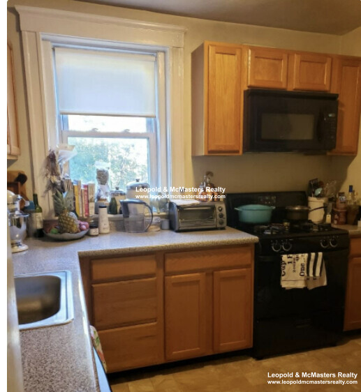 2 bed, 1 bath apartment for rent at 14 Russell St Unit 22, North Quincy — photo 3 of 12