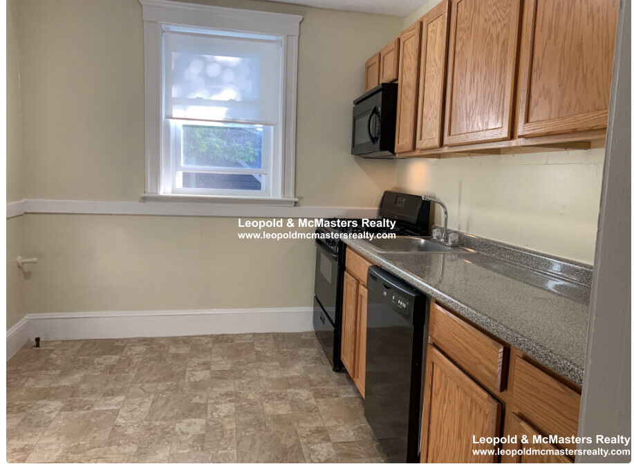 2 bed, 1 bath apartment for rent at 14 Russell St Unit 22, North Quincy — photo 4 of 12