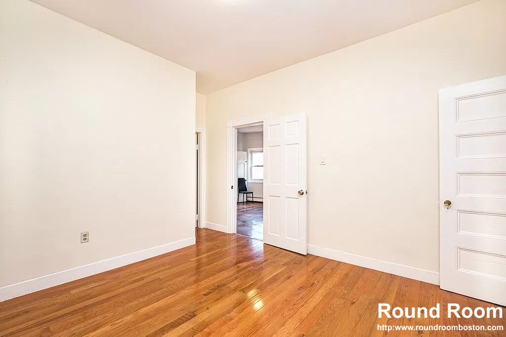 3 bed, 1 bath apartment for rent at 28 Moreland St Unit 2, Winter Hill — photo 11 of 13