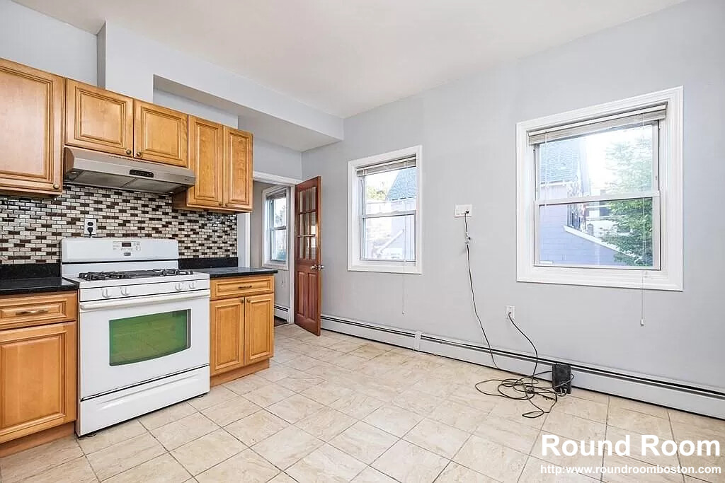 3 bed, 1 bath apartment for rent at 28 Moreland St Unit 2, Winter Hill — photo 6 of 13