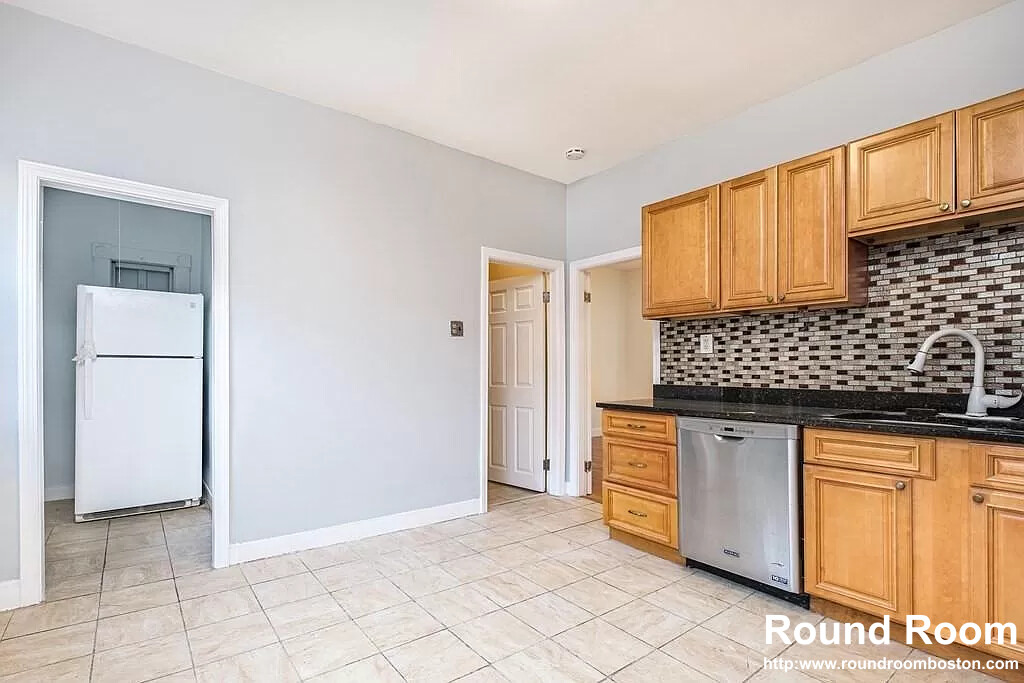 3 bed, 1 bath apartment for rent at 28 Moreland St Unit 2, Winter Hill — photo 4 of 13
