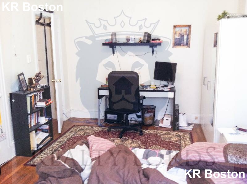 2 bed, 1 bath apartment for rent at 210 Winthrop Rd Unit 38, Washington Square — photo 5 of 7