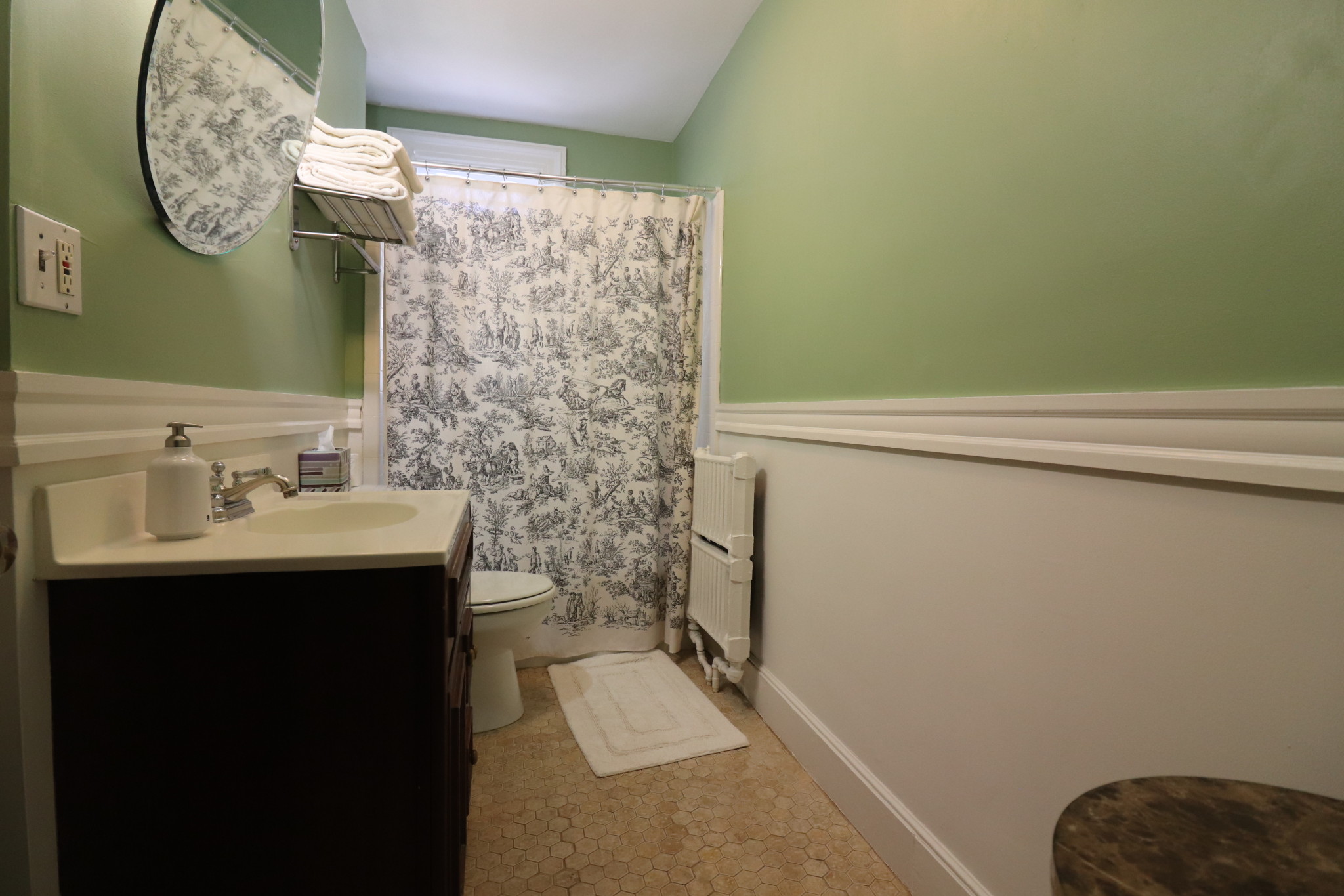 Studio bed, 1 bath apartment for rent at 92 Sewall Ave Unit 5, Longwood — photo 4 of 8