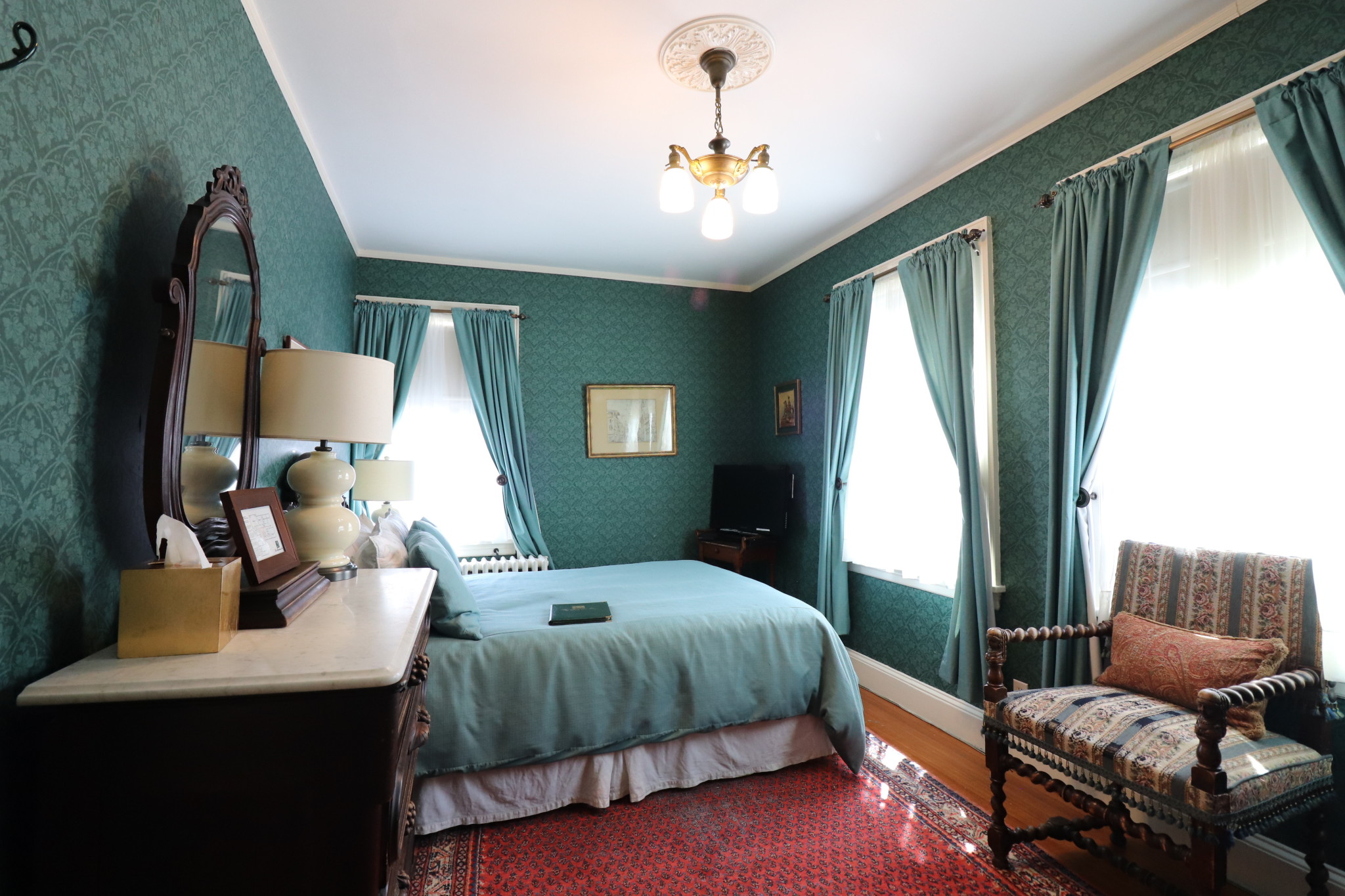 Studio bed, 1 bath apartment for rent at 92 Sewall Ave Unit 5, Longwood — photo 6 of 8