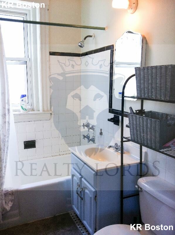 2 bed, 1 bath apartment for rent at 209 Winthrop Rd Unit 31, Washington Square — photo 2 of 4