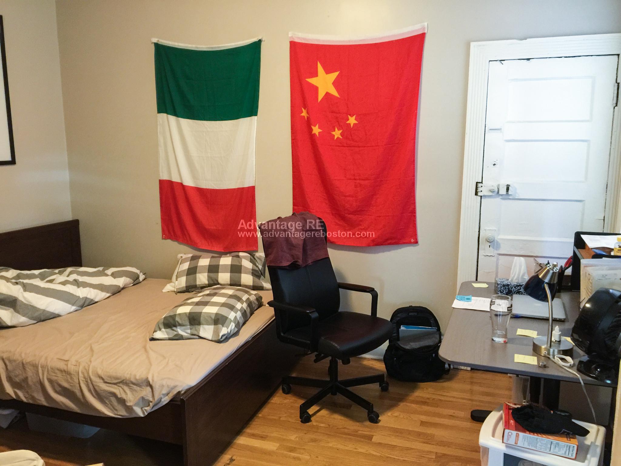 4 bed, 2 bath apartment for rent at 1066 Commonwealth Ave Unit 30, Allston — photo 5 of 23