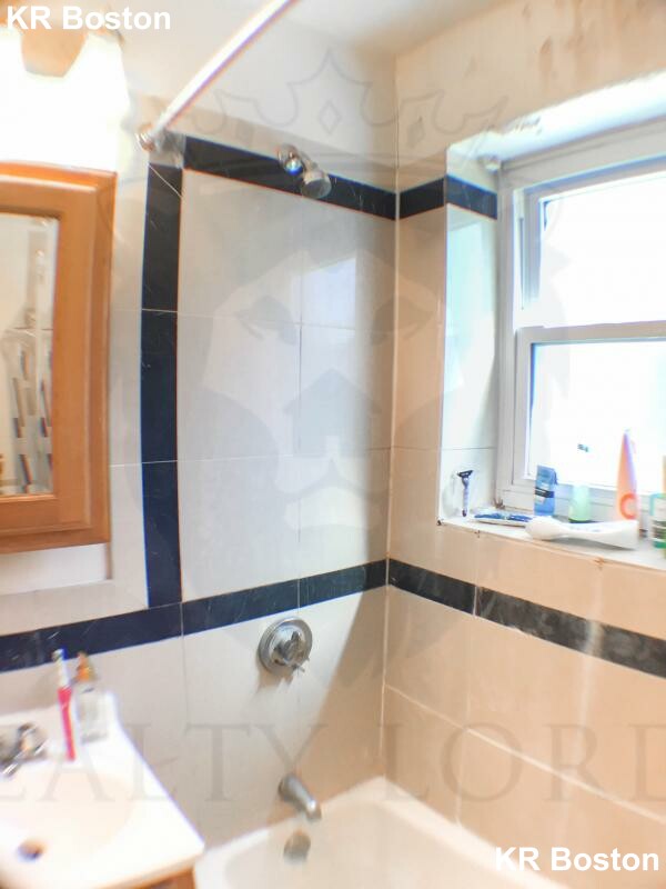 1 split bed, 1 bath apartment for rent at 9 President Ter Unit 2, Allston — photo 4 of 8