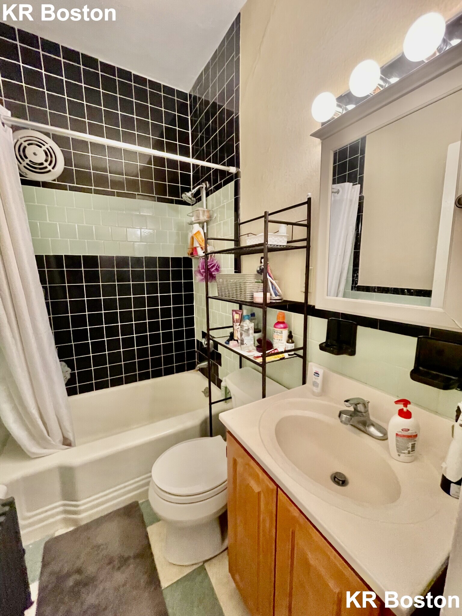 4 bed, 1 bath apartment for rent at 1427 Commonwealth Ave Unit 5, Brighton — photo 2 of 3
