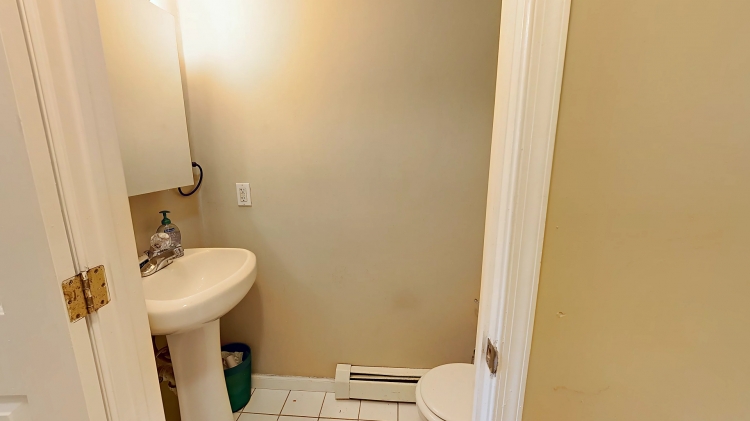 5 bed, 1.5 bath apartment for rent at 39 Juniper St Unit -, Roxbury — photo 6 of 7