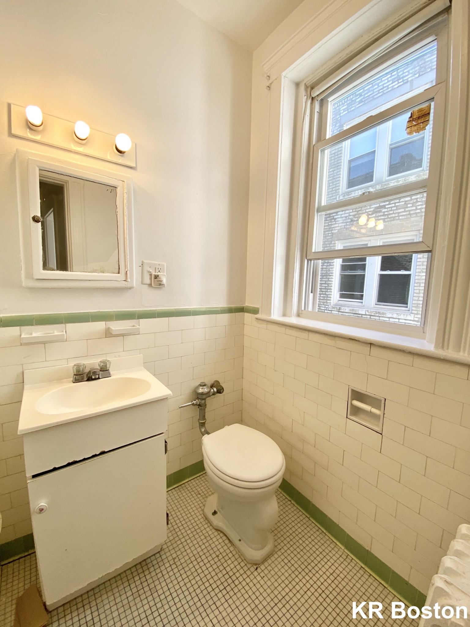 Studio bed, 1 bath apartment for rent at 1335 Commonwealth Ave Unit 4, Allston — photo 5 of 10
