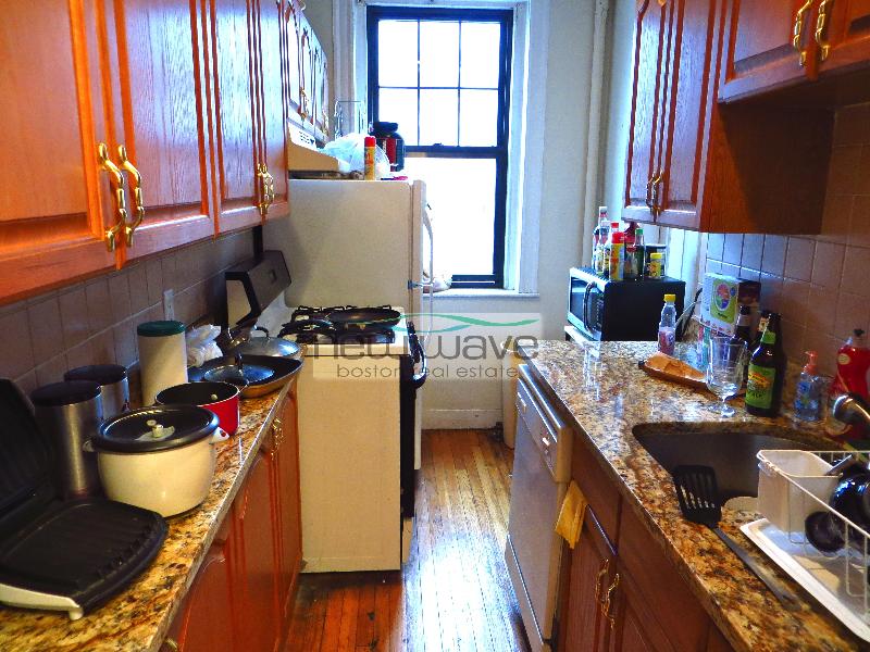 2 split bed, 1 bath apartment for rent at 56 Queensberry St Unit 6, Fenway — photo 5 of 8
