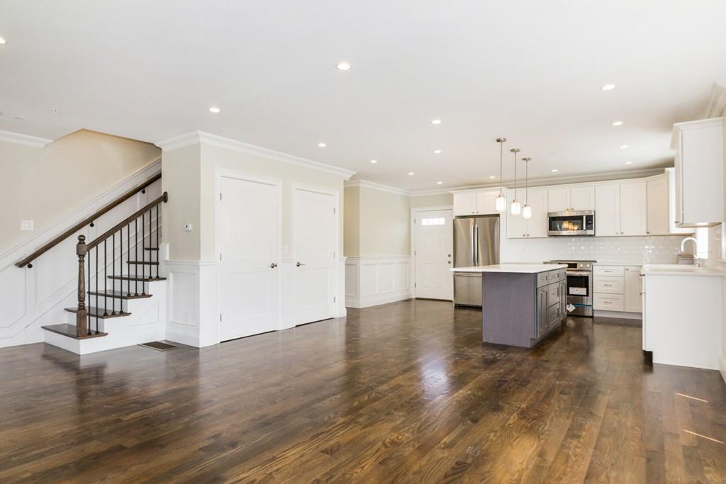 4 bed, 3.5 bath apartment for rent at 37 Juniper St Unit 37R, Roxbury — photo 5 of 18