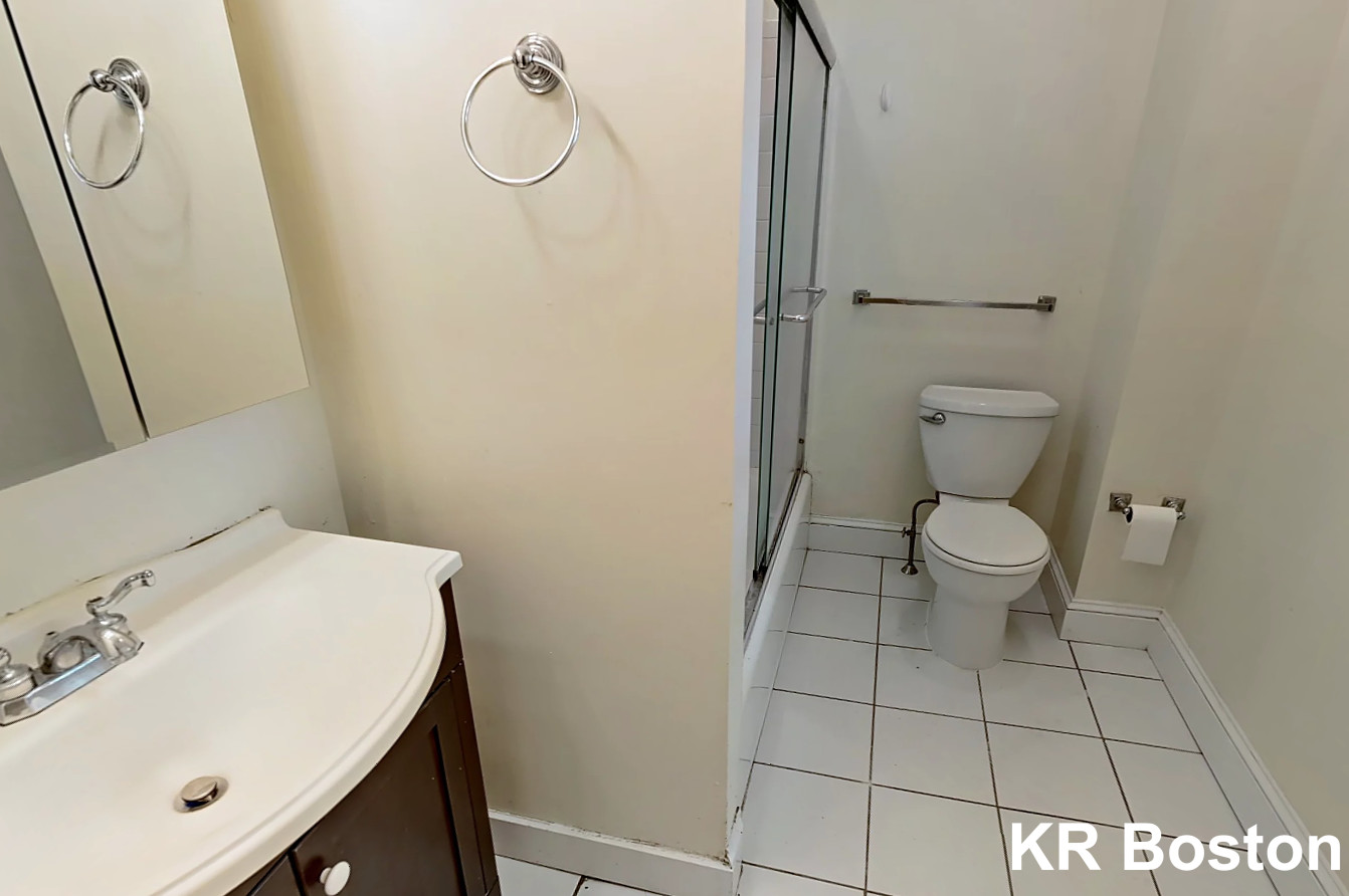 7 bed, 2 bath apartment for rent at 1782 Commonwealth Ave Unit 2, Brighton — photo 9 of 11