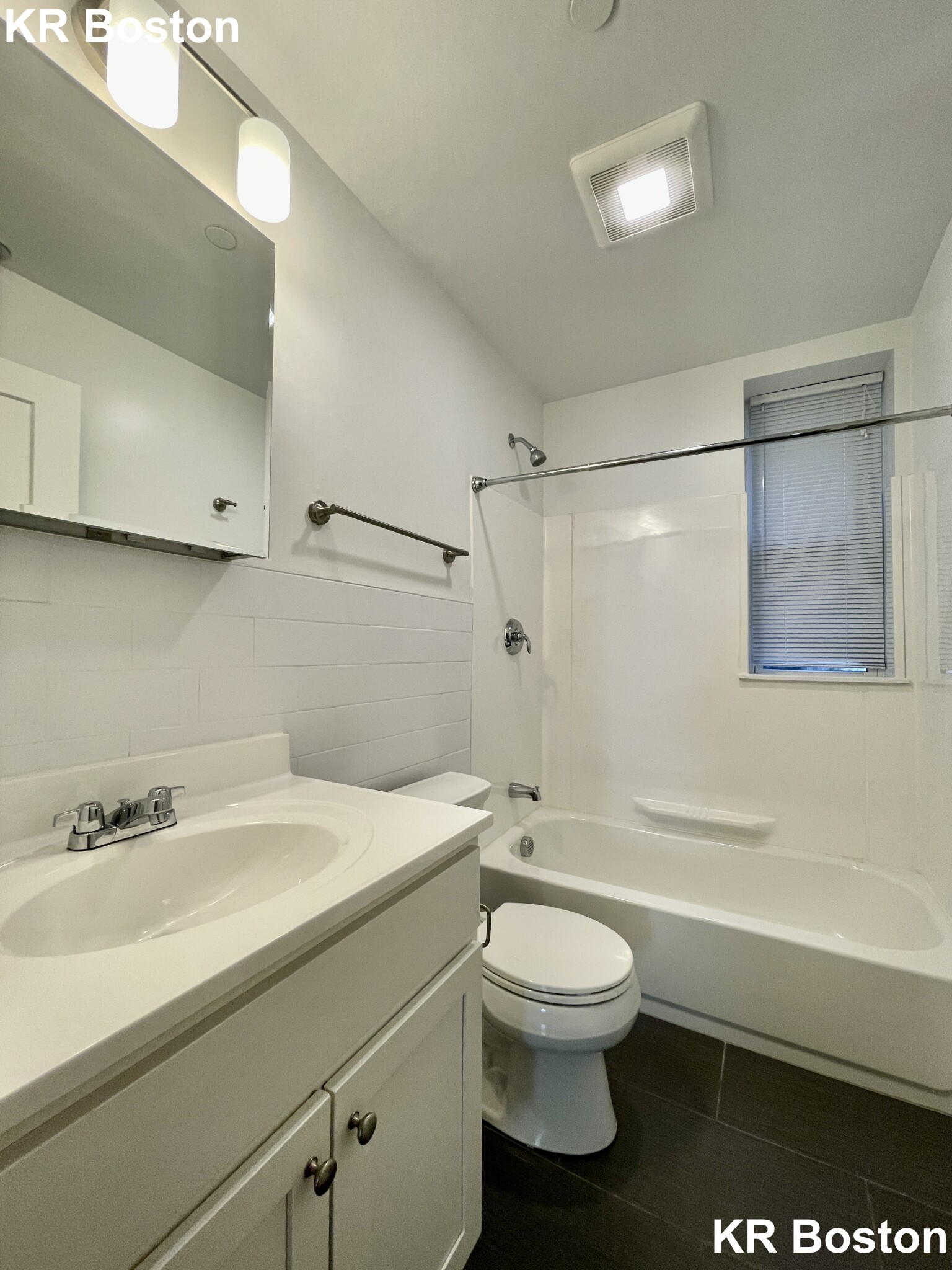 1 bed, 1 bath apartment for rent at 112 Sutherland Rd Unit A, Brighton — photo 3 of 11