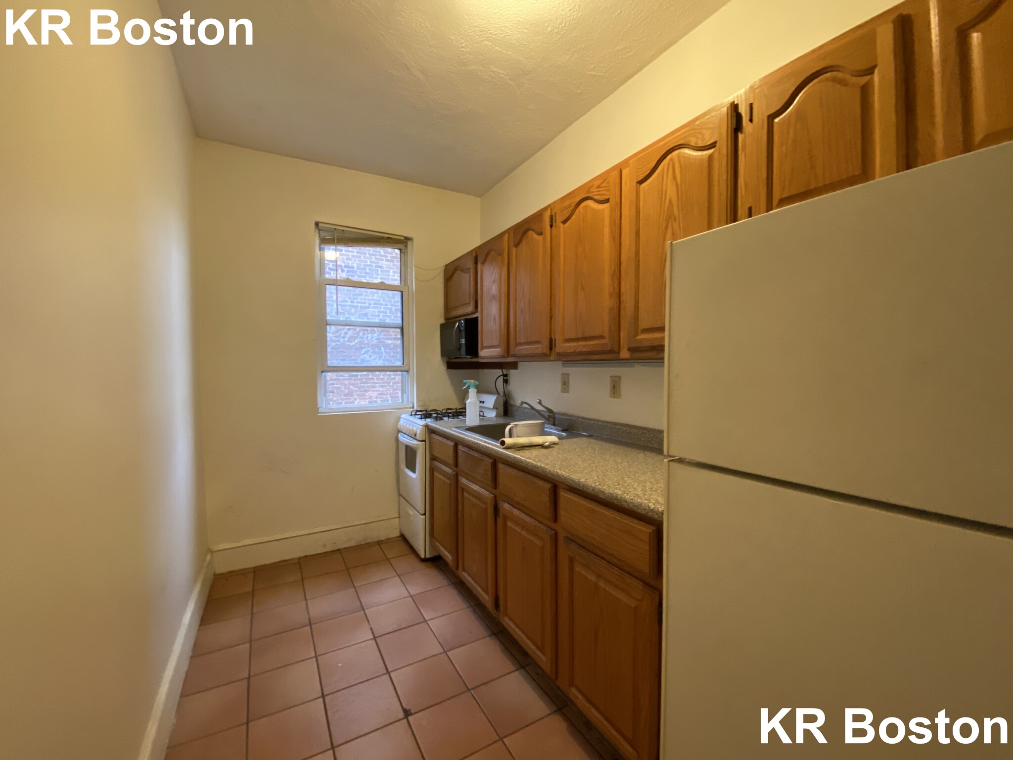 1 bed, 1 bath apartment for rent at 16 Scottfield Rd Unit 3, Allston — photo 2 of 9