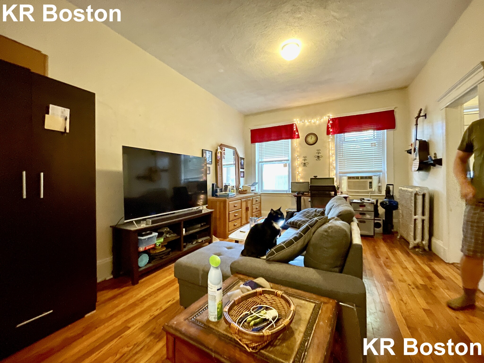 Studio bed, 1 bath apartment for rent at 1329 Commonwealth Ave Unit 4, Allston — photo 5 of 10