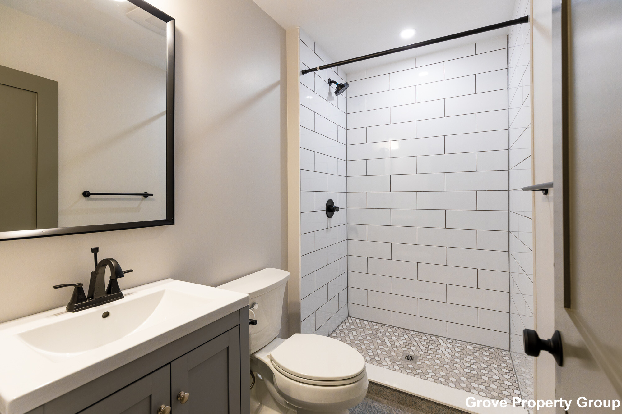 4 bed, 2 bath apartment for rent at 206 L St Unit 1, South Boston — photo 3 of 15