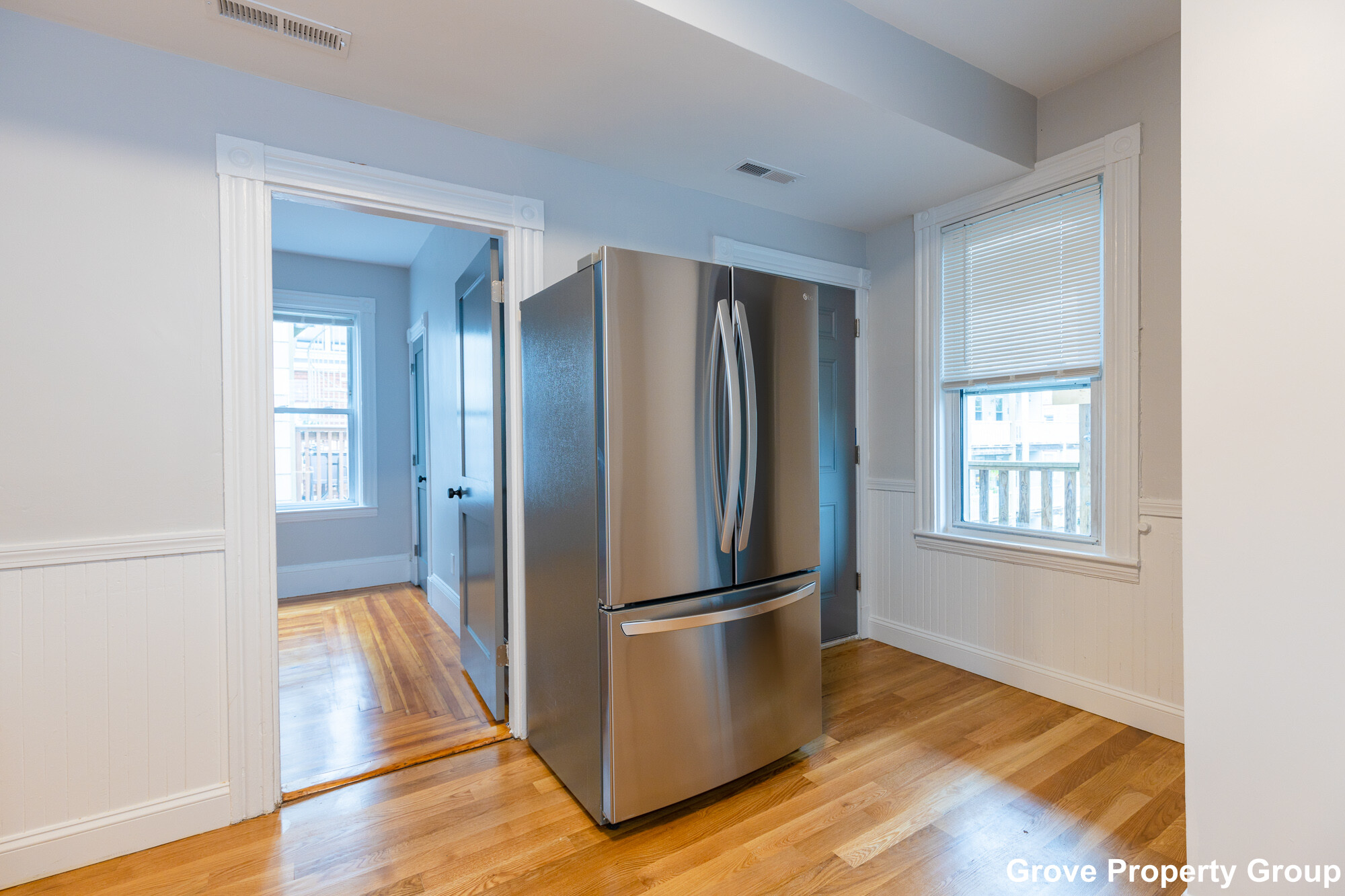 4 bed, 2 bath apartment for rent at 206 L St Unit 1, South Boston — photo 2 of 15