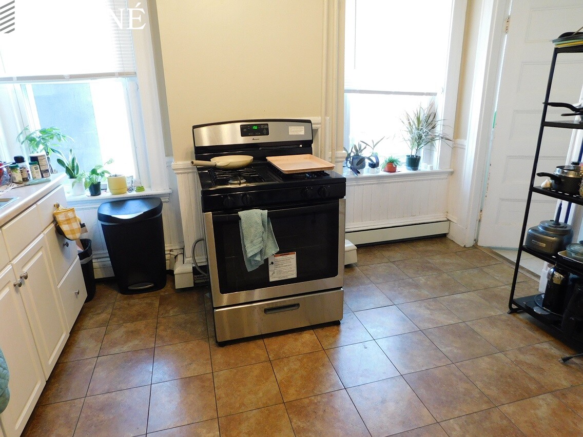 4 bed, 1.5 bath apartment for rent at 1264 Cambridge St Unit 1, Inman Square — photo 10 of 11