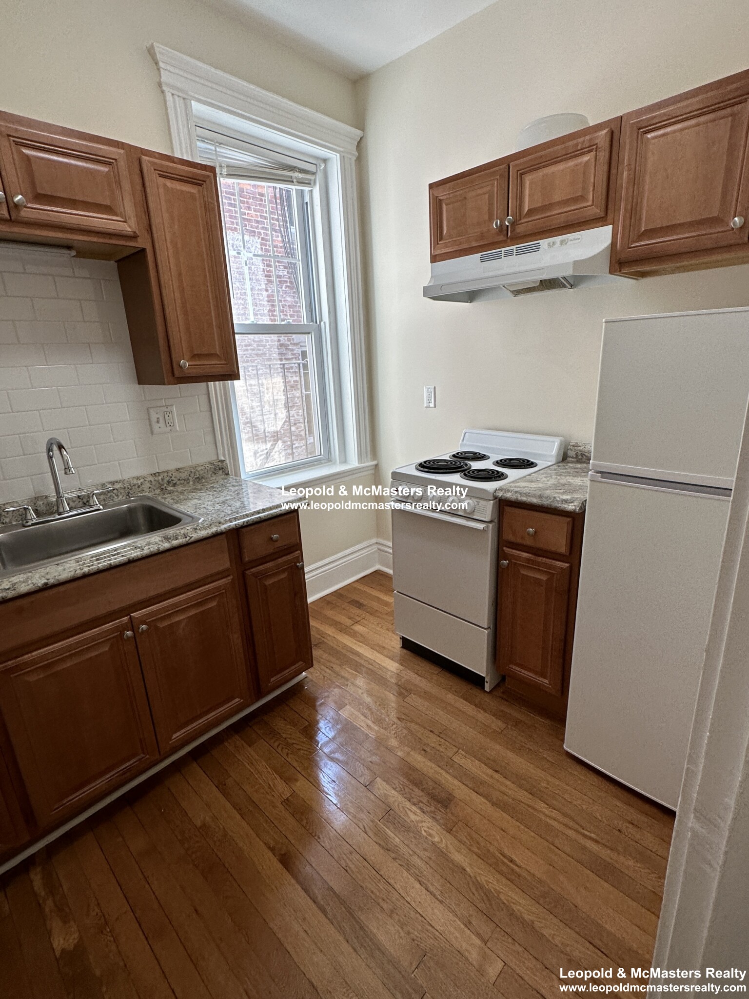 Studio bed, 1 bath apartment for rent at 27 Park Dr Unit 9U, Fenway — photo 2 of 8