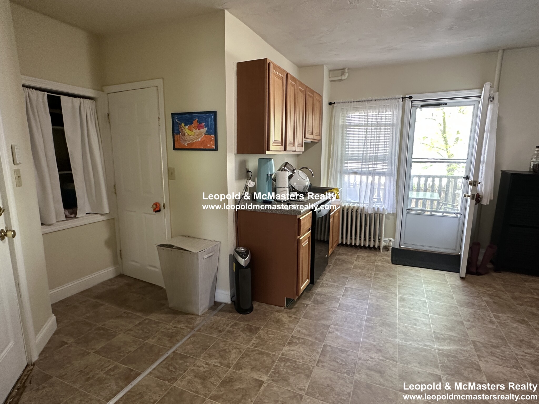 3 bed, 1 bath apartment for rent at 354 Shirley St Unit 1, Winthrop — photo 7 of 10