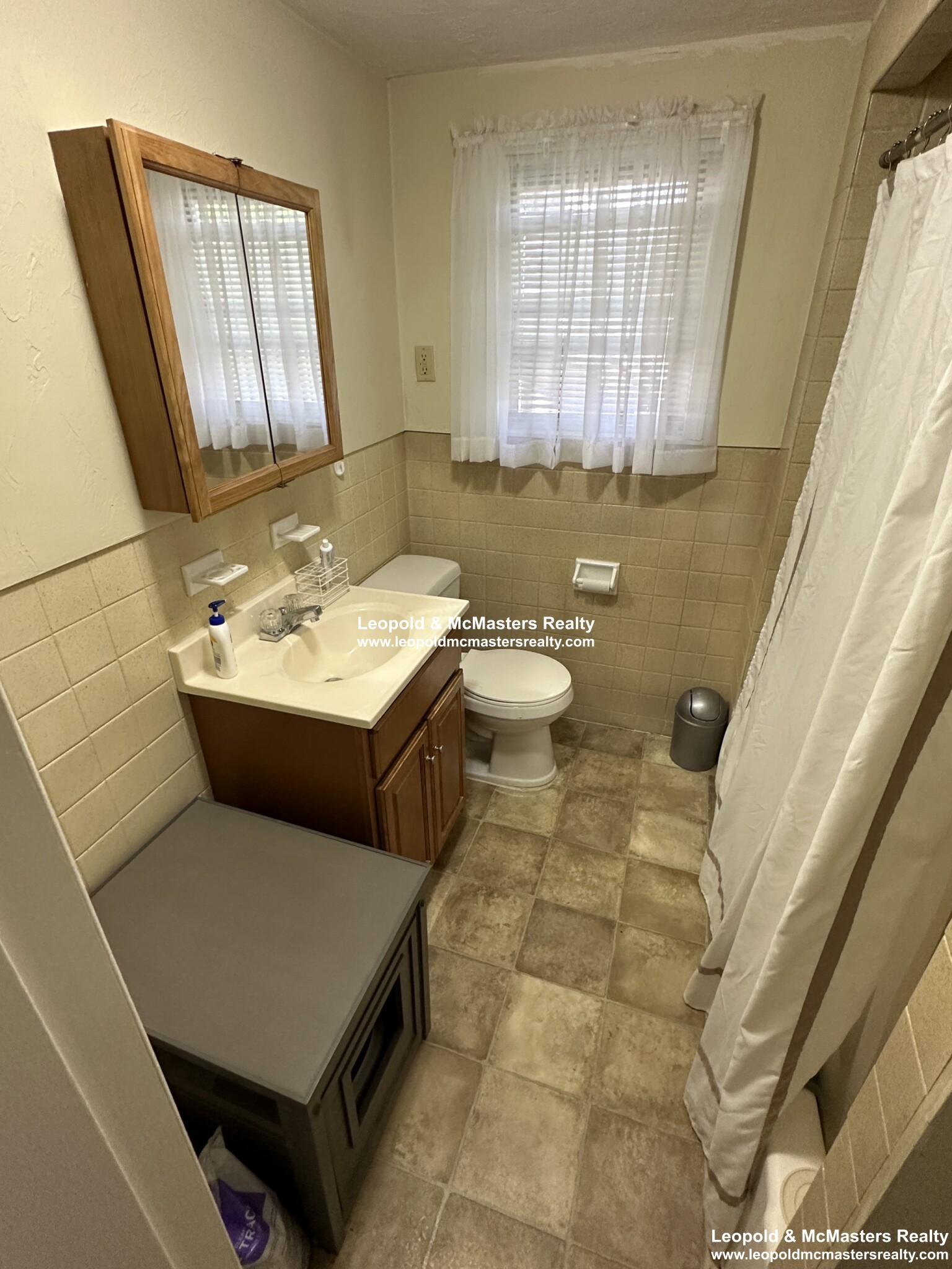 3 bed, 1 bath apartment for rent at 354 Shirley St Unit 1, Winthrop — photo 6 of 10