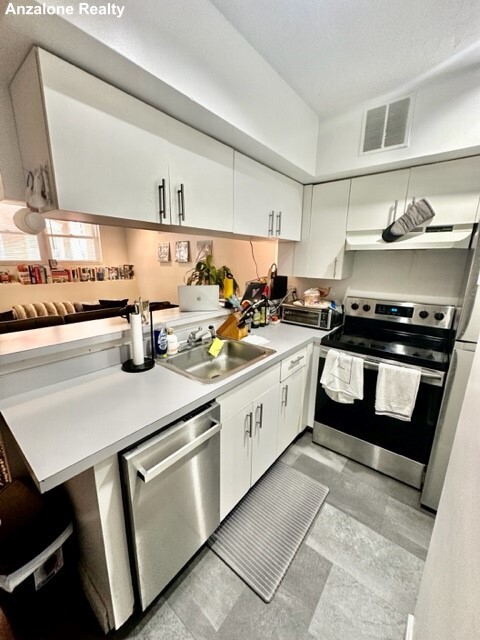 2 bed, 1 bath apartment for rent at 21 Cleveland Pl Unit 1, North End — photo 13 of 15