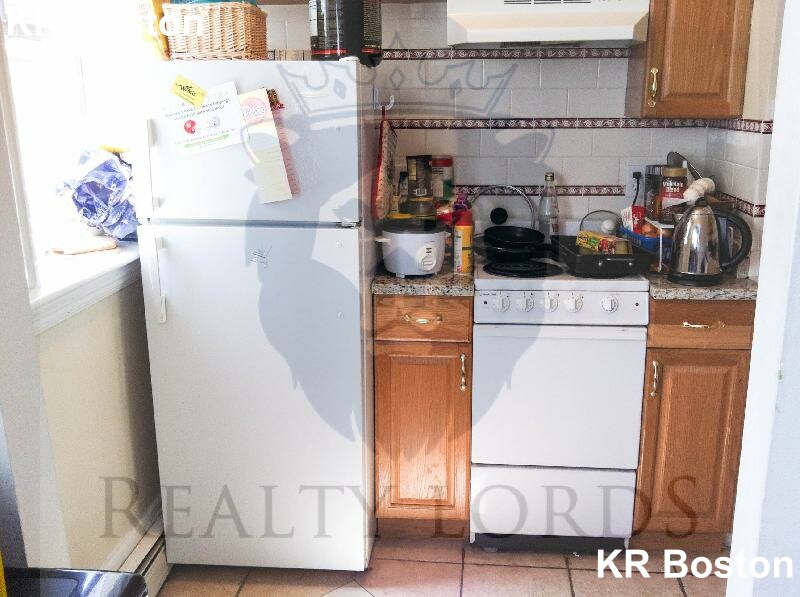 2 bed, 1 bath apartment for rent at 210 Winthrop Rd Unit 38, Washington Square — photo 6 of 7