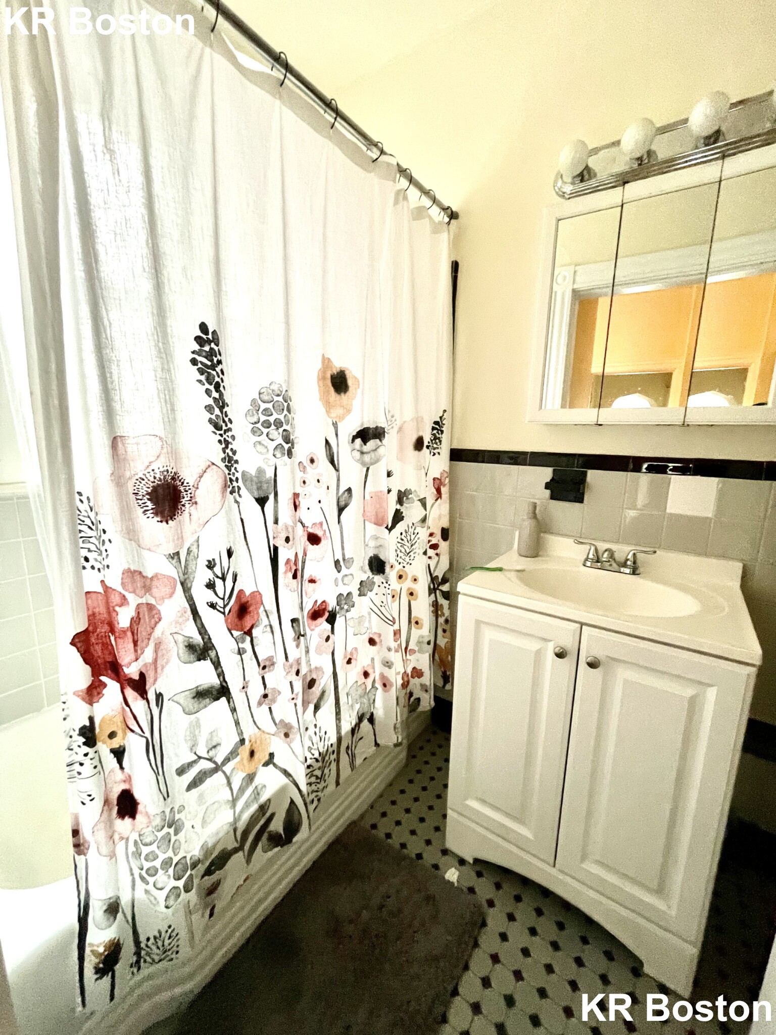 1 bed, 1 bath apartment for rent at 1450 Beacon St Unit 42, Coolidge Corner — photo 2 of 9