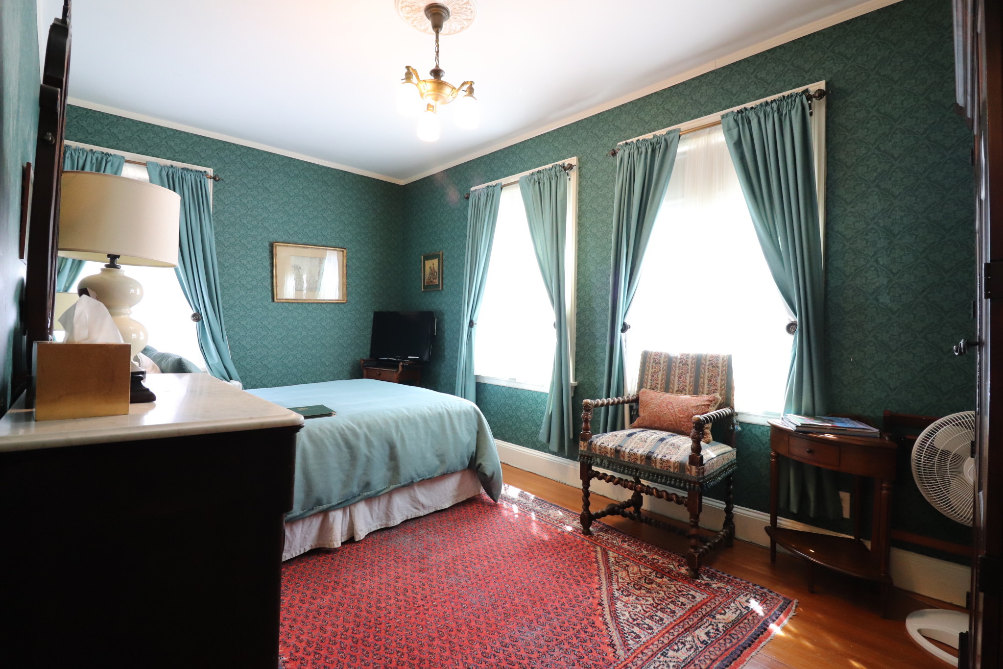 Studio bed, 1 bath apartment for rent at 92 Sewall Ave Unit 5, Longwood — photo 7 of 8
