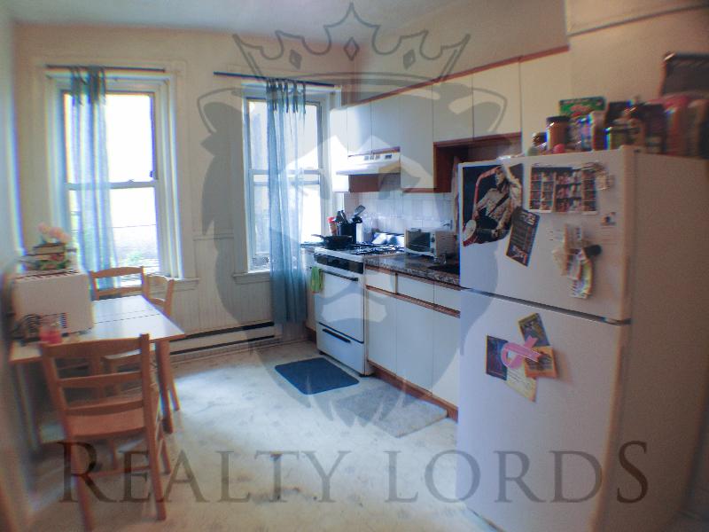 1 split bed, 1 bath apartment for rent at 69 Harvard Ave Unit 2, Allston — photo 3 of 3