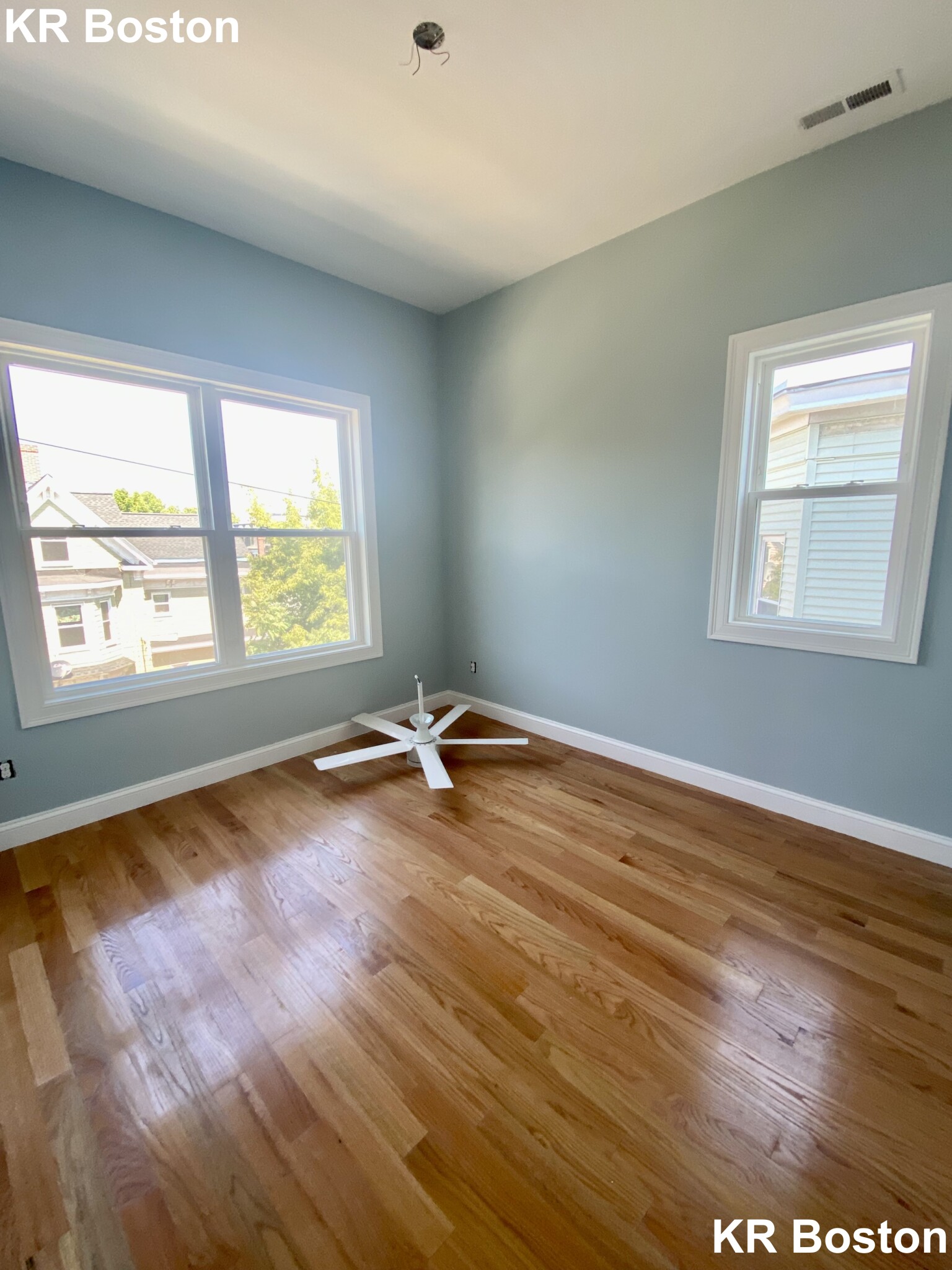 4 bed, 2 bath apartment for rent at 127 Cross St Unit 3L, Prospect Hill — photo 3 of 8